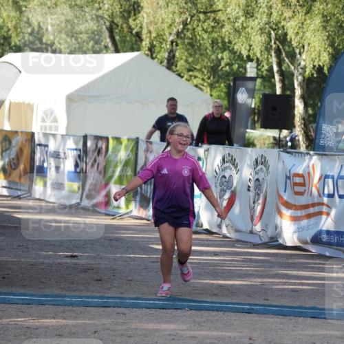 01.09.2024 - 17. Tribühne Triathlon Michael Strokosch http://msf.ph/oto/6941764 01.09.2024 09:21:08 Ziel 49 meine-sportfotos.de