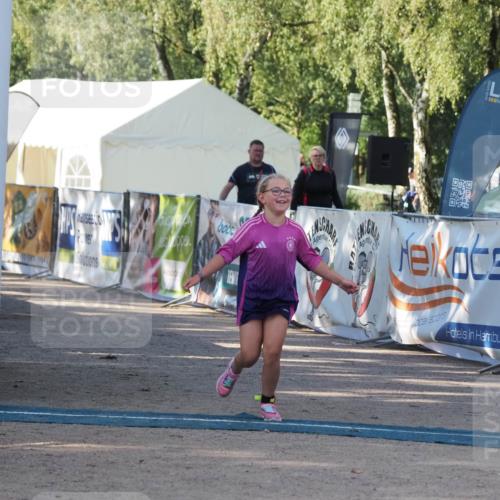 01.09.2024 - 17. Tribühne Triathlon Michael Strokosch http://msf.ph/oto/6941766 01.09.2024 09:21:08 Ziel 49 meine-sportfotos.de