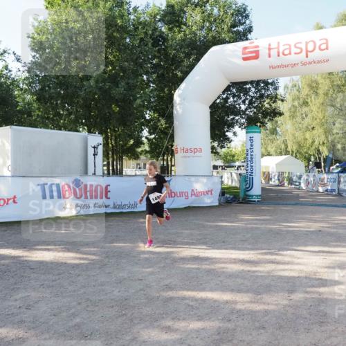 01.09.2024 - 17. Tribühne Triathlon Michael Strokosch http://msf.ph/oto/6941777 01.09.2024 09:22:57 Ziel 1488 meine-sportfotos.de