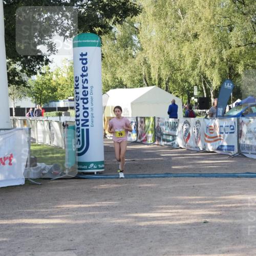 01.09.2024 - 17. Tribühne Triathlon Michael Strokosch http://msf.ph/oto/6941779 01.09.2024 09:24:10 Ziel 76 meine-sportfotos.de