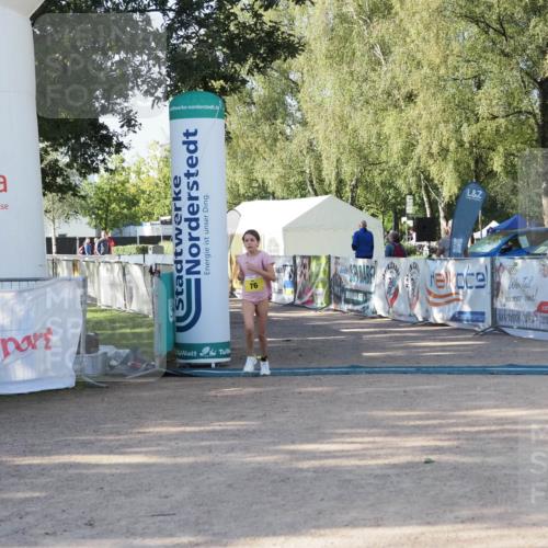 01.09.2024 - 17. Tribühne Triathlon Michael Strokosch http://msf.ph/oto/6941780 01.09.2024 09:24:10 Ziel 76 meine-sportfotos.de