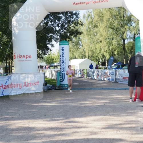 01.09.2024 - 17. Tribühne Triathlon Michael Strokosch http://msf.ph/oto/6941782 01.09.2024 09:24:10 Ziel 76 meine-sportfotos.de