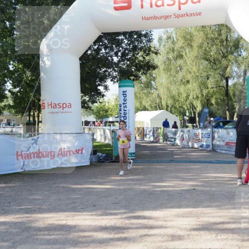 01.09.2024 - 17. Tribühne Triathlon Michael Strokosch http://msf.ph/oto/6941784 01.09.2024 09:24:11 Ziel 76 meine-sportfotos.de