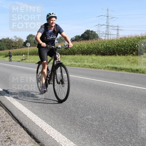 01.09.2024 - 17. Tribühne Triathlon H.Heesch http://msf.ph/oto/6941800 01.09.2024 10:37:10 Radfahren 1068 meine-sportfotos.de