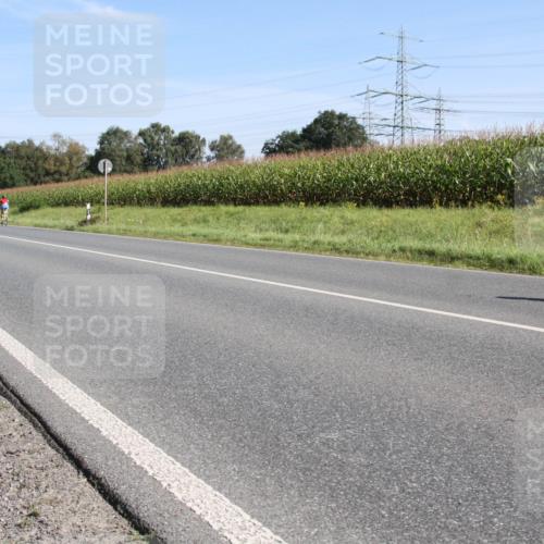 01.09.2024 - 17. Tribühne Triathlon H.Heesch http://msf.ph/oto/6941810 01.09.2024 10:40:35 Radfahren 294, 295 meine-sportfotos.de