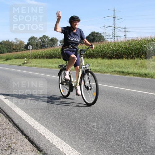 01.09.2024 - 17. Tribühne Triathlon H.Heesch http://msf.ph/oto/6941821 01.09.2024 10:42:10 Radfahren 217, 254, 266, 1067 meine-sportfotos.de
