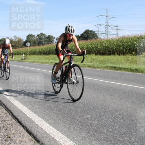 01.09.2024 - 17. Tribühne Triathlon H.Heesch http://msf.ph/oto/6941833 01.09.2024 10:42:51 Radfahren 246, 264, 273, 274 meine-sportfotos.de