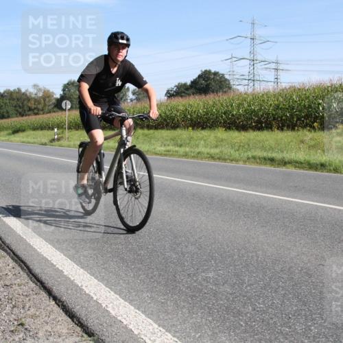 01.09.2024 - 17. Tribühne Triathlon H.Heesch http://msf.ph/oto/6941884 01.09.2024 10:45:57 Radfahren 275, 288 meine-sportfotos.de
