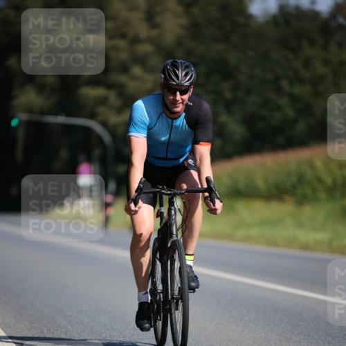 01.09.2024 - 17. Tribühne Triathlon H.Heesch http://msf.ph/oto/6941904 01.09.2024 11:16:52 Radfahren 308, 385, 394, 428 meine-sportfotos.de
