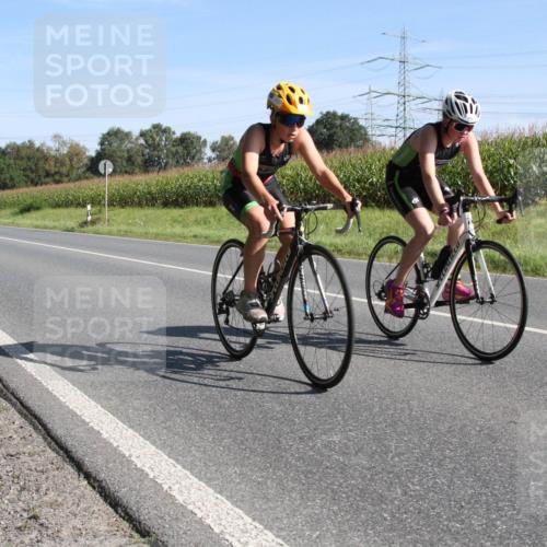 01.09.2024 - 17. Tribühne Triathlon H.Heesch http://msf.ph/oto/6941928 01.09.2024 10:47:41 Radfahren 269, 298 meine-sportfotos.de