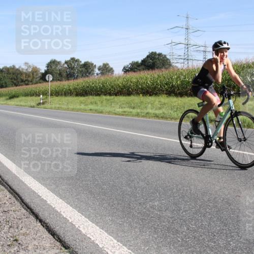 01.09.2024 - 17. Tribühne Triathlon H.Heesch http://msf.ph/oto/6942003 01.09.2024 10:52:36 Radfahren 201 meine-sportfotos.de