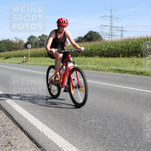 01.09.2024 - 17. Tribühne Triathlon H.Heesch http://msf.ph/oto/6942008 01.09.2024 10:53:28 Radfahren 262 meine-sportfotos.de