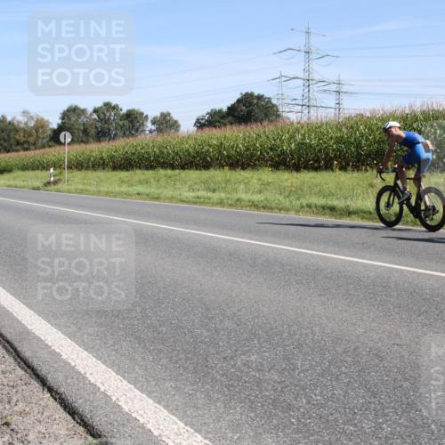 01.09.2024 - 17. Tribühne Triathlon H.Heesch http://msf.ph/oto/6942021 01.09.2024 10:55:35 Radfahren 338, 366 meine-sportfotos.de
