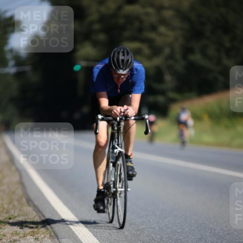 01.09.2024 - 17. Tribühne Triathlon H.Heesch http://msf.ph/oto/6942033 01.09.2024 11:17:21 Radfahren 382 meine-sportfotos.de