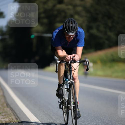 01.09.2024 - 17. Tribühne Triathlon H.Heesch http://msf.ph/oto/6942045 01.09.2024 11:17:21 Radfahren 382 meine-sportfotos.de