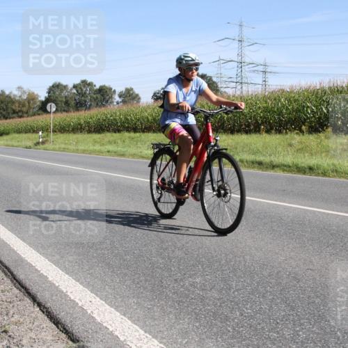 01.09.2024 - 17. Tribühne Triathlon H.Heesch http://msf.ph/oto/6942052 01.09.2024 10:57:15 Radfahren 245, 248 meine-sportfotos.de