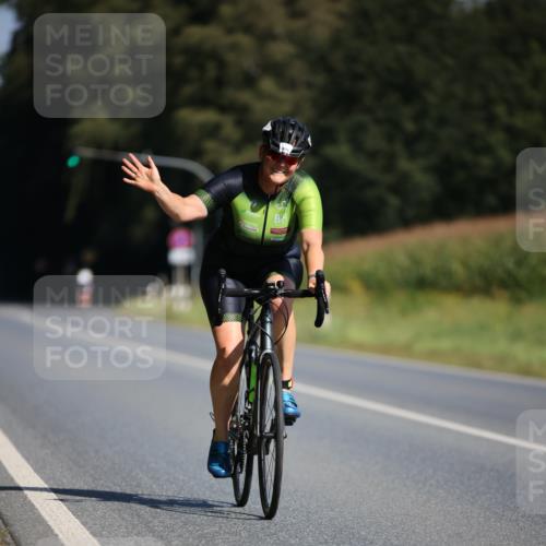 01.09.2024 - 17. Tribühne Triathlon H.Heesch http://msf.ph/oto/6942128 01.09.2024 11:18:31 Radfahren 406, 432 meine-sportfotos.de