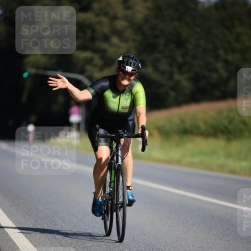 01.09.2024 - 17. Tribühne Triathlon H.Heesch http://msf.ph/oto/6942130 01.09.2024 11:18:31 Radfahren 406, 432 meine-sportfotos.de