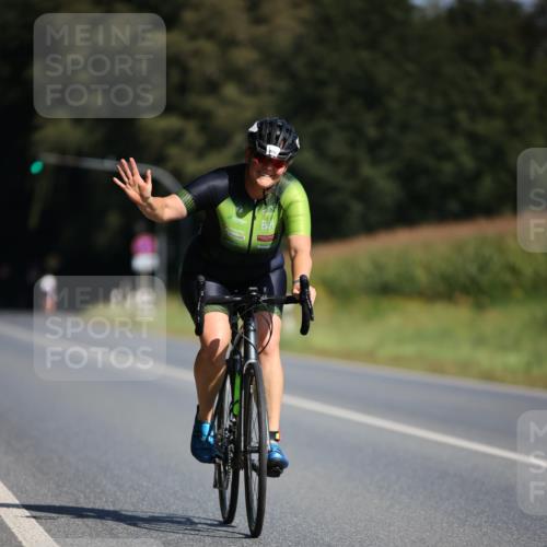 01.09.2024 - 17. Tribühne Triathlon H.Heesch http://msf.ph/oto/6942134 01.09.2024 11:18:31 Radfahren 406, 432 meine-sportfotos.de