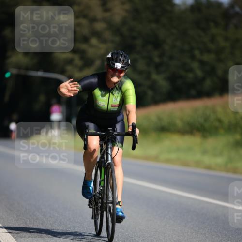 01.09.2024 - 17. Tribühne Triathlon H.Heesch http://msf.ph/oto/6942137 01.09.2024 11:18:31 Radfahren 406, 432 meine-sportfotos.de