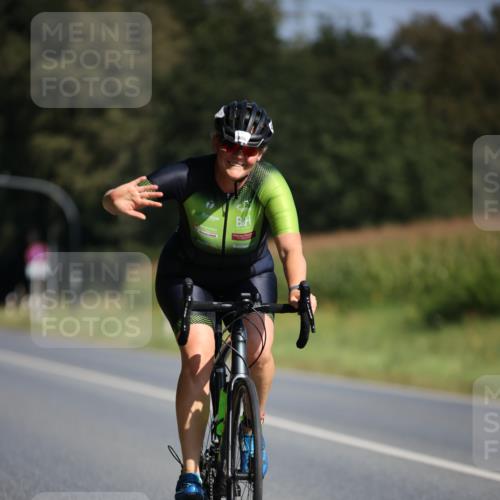 01.09.2024 - 17. Tribühne Triathlon H.Heesch http://msf.ph/oto/6942152 01.09.2024 11:18:32 Radfahren 406, 432 meine-sportfotos.de