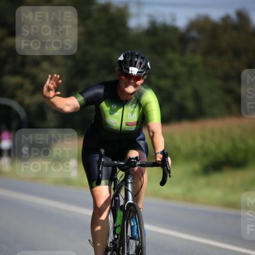 01.09.2024 - 17. Tribühne Triathlon H.Heesch http://msf.ph/oto/6942155 01.09.2024 11:18:32 Radfahren 406, 432 meine-sportfotos.de