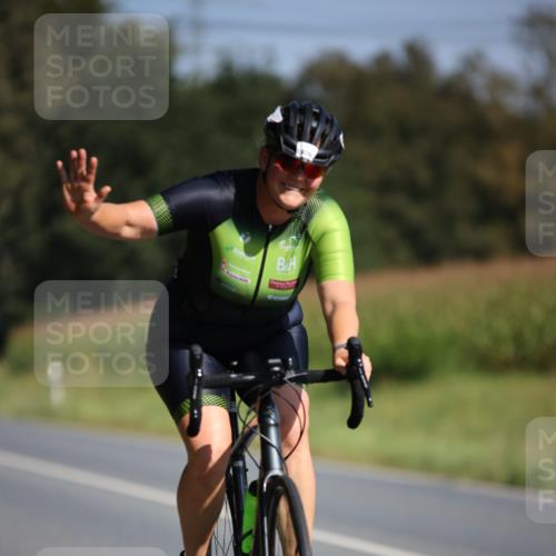 01.09.2024 - 17. Tribühne Triathlon H.Heesch http://msf.ph/oto/6942161 01.09.2024 11:18:32 Radfahren 406, 432 meine-sportfotos.de