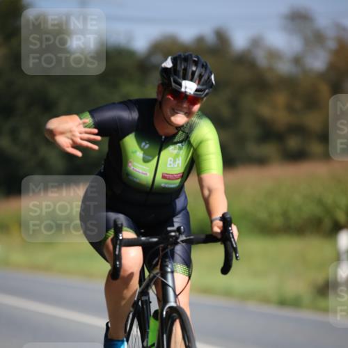 01.09.2024 - 17. Tribühne Triathlon H.Heesch http://msf.ph/oto/6942165 01.09.2024 11:18:32 Radfahren 406, 432 meine-sportfotos.de