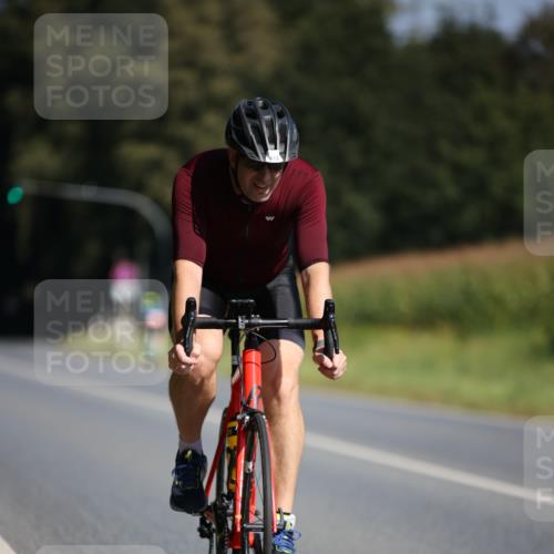 01.09.2024 - 17. Tribühne Triathlon H.Heesch http://msf.ph/oto/6942168 01.09.2024 11:18:42 Radfahren 412 meine-sportfotos.de