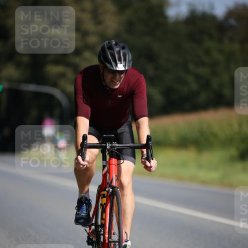 01.09.2024 - 17. Tribühne Triathlon H.Heesch http://msf.ph/oto/6942171 01.09.2024 11:18:42 Radfahren 412 meine-sportfotos.de
