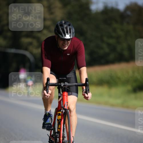 01.09.2024 - 17. Tribühne Triathlon H.Heesch http://msf.ph/oto/6942174 01.09.2024 11:18:42 Radfahren 412 meine-sportfotos.de