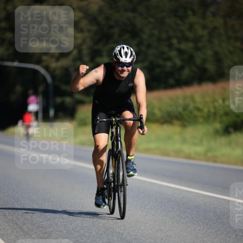 01.09.2024 - 17. Tribühne Triathlon H.Heesch http://msf.ph/oto/6942190 01.09.2024 11:18:58 Radfahren 328, 335, 390 meine-sportfotos.de