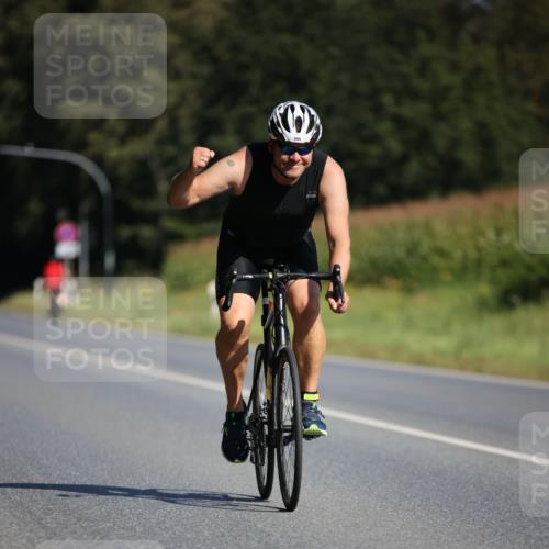 01.09.2024 - 17. Tribühne Triathlon H.Heesch http://msf.ph/oto/6942193 01.09.2024 11:18:58 Radfahren 328, 335, 390 meine-sportfotos.de