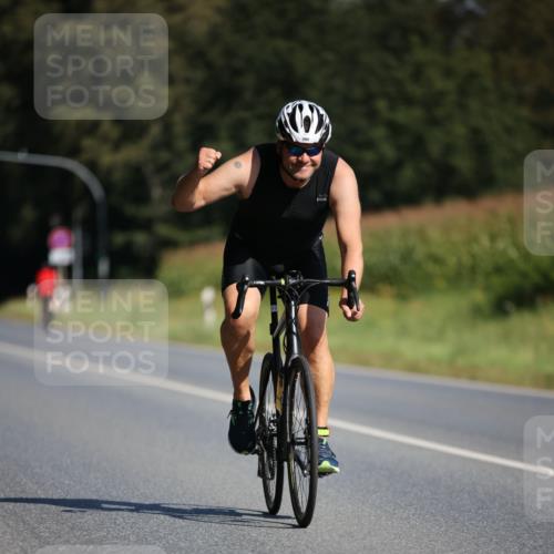 01.09.2024 - 17. Tribühne Triathlon H.Heesch http://msf.ph/oto/6942196 01.09.2024 11:18:58 Radfahren 328, 335, 390 meine-sportfotos.de