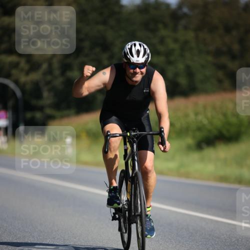 01.09.2024 - 17. Tribühne Triathlon H.Heesch http://msf.ph/oto/6942202 01.09.2024 11:18:59 Radfahren 328, 335, 390 meine-sportfotos.de