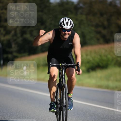 01.09.2024 - 17. Tribühne Triathlon H.Heesch http://msf.ph/oto/6942205 01.09.2024 11:18:59 Radfahren 328, 335, 390 meine-sportfotos.de