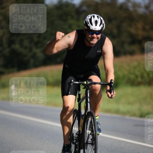 01.09.2024 - 17. Tribühne Triathlon H.Heesch http://msf.ph/oto/6942211 01.09.2024 11:18:59 Radfahren 328, 335, 390 meine-sportfotos.de