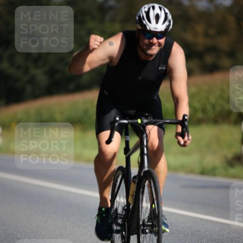 01.09.2024 - 17. Tribühne Triathlon H.Heesch http://msf.ph/oto/6942214 01.09.2024 11:18:59 Radfahren 328, 335, 390 meine-sportfotos.de