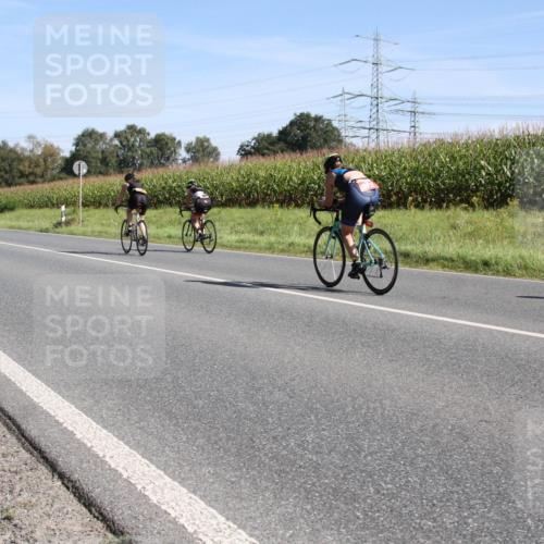 01.09.2024 - 17. Tribühne Triathlon H.Heesch http://msf.ph/oto/6942241 01.09.2024 11:04:43 Radfahren 363, 372, 417, 1479 meine-sportfotos.de