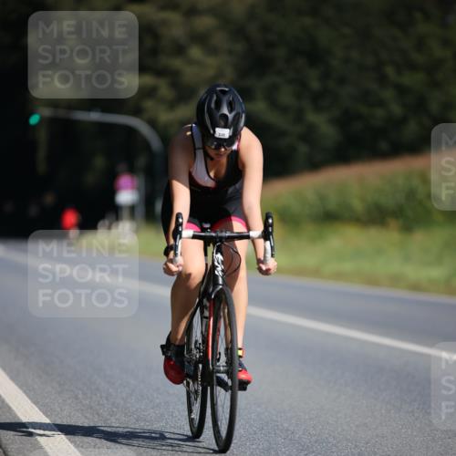01.09.2024 - 17. Tribühne Triathlon H.Heesch http://msf.ph/oto/6942249 01.09.2024 11:19:05 Radfahren 328, 335 meine-sportfotos.de