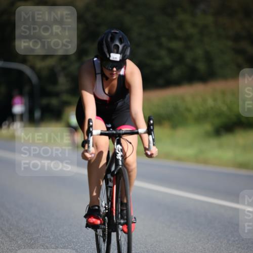 01.09.2024 - 17. Tribühne Triathlon H.Heesch http://msf.ph/oto/6942256 01.09.2024 11:19:05 Radfahren 328, 335 meine-sportfotos.de