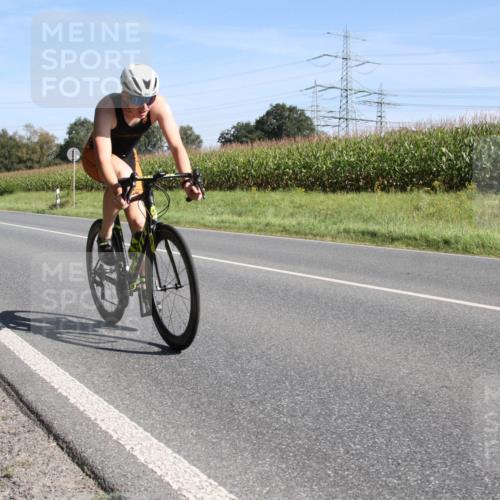 01.09.2024 - 17. Tribühne Triathlon H.Heesch http://msf.ph/oto/6942305 01.09.2024 11:07:06 Radfahren 376, 384, 436 meine-sportfotos.de