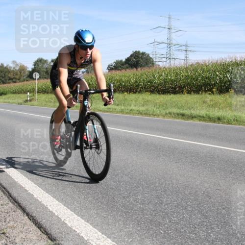 01.09.2024 - 17. Tribühne Triathlon H.Heesch http://msf.ph/oto/6942406 01.09.2024 11:09:39 Radfahren 441 meine-sportfotos.de