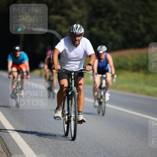 01.09.2024 - 17. Tribühne Triathlon H.Heesch http://msf.ph/oto/6942441 01.09.2024 11:21:27 Radfahren 366, 383, 386, 399, 442 meine-sportfotos.de