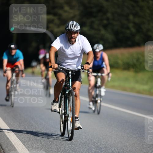 01.09.2024 - 17. Tribühne Triathlon H.Heesch http://msf.ph/oto/6942445 01.09.2024 11:21:27 Radfahren 366, 383, 386, 399, 442 meine-sportfotos.de