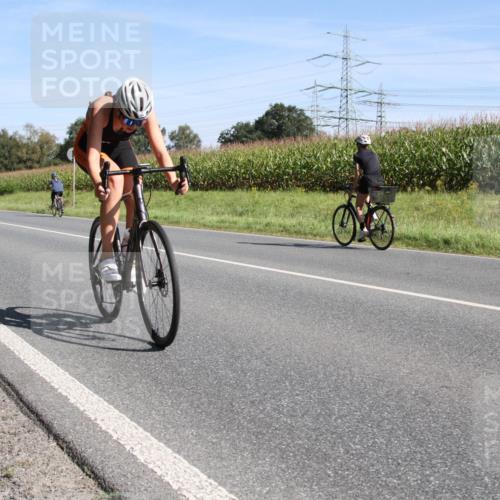 01.09.2024 - 17. Tribühne Triathlon H.Heesch http://msf.ph/oto/6942475 01.09.2024 11:11:04 Radfahren 315, 320, 346, 422 meine-sportfotos.de