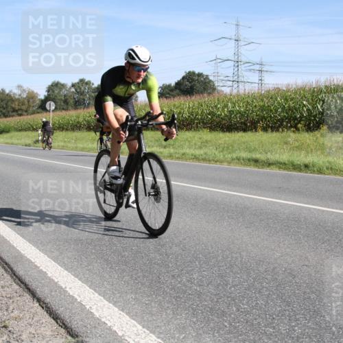 01.09.2024 - 17. Tribühne Triathlon H.Heesch http://msf.ph/oto/6942481 01.09.2024 11:11:07 Radfahren 320, 346, 393, 422 meine-sportfotos.de