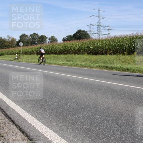 01.09.2024 - 17. Tribühne Triathlon H.Heesch http://msf.ph/oto/6942610 01.09.2024 11:15:12 Radfahren 350, 445 meine-sportfotos.de