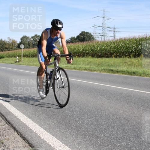 01.09.2024 - 17. Tribühne Triathlon H.Heesch http://msf.ph/oto/6942661 01.09.2024 11:17:01 Radfahren 308, 385, 428, 430, 446 meine-sportfotos.de