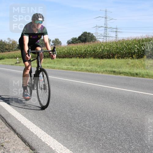 01.09.2024 - 17. Tribühne Triathlon H.Heesch http://msf.ph/oto/6942698 01.09.2024 11:17:43 Radfahren 341, 395, 402, 440 meine-sportfotos.de